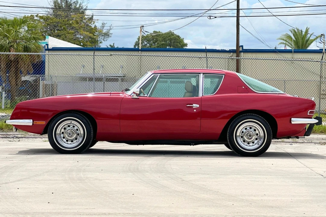 1982 Studebaker Avanti - Image 9 of 31