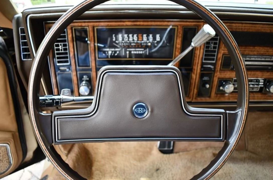1982 Buick Riviera 4th-7th Gen - Image 10 of 16