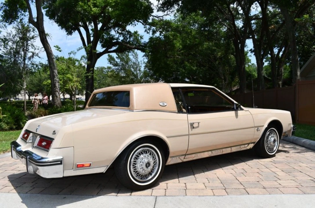 1982 Buick Riviera 4th-7th Gen - Image 6 of 16