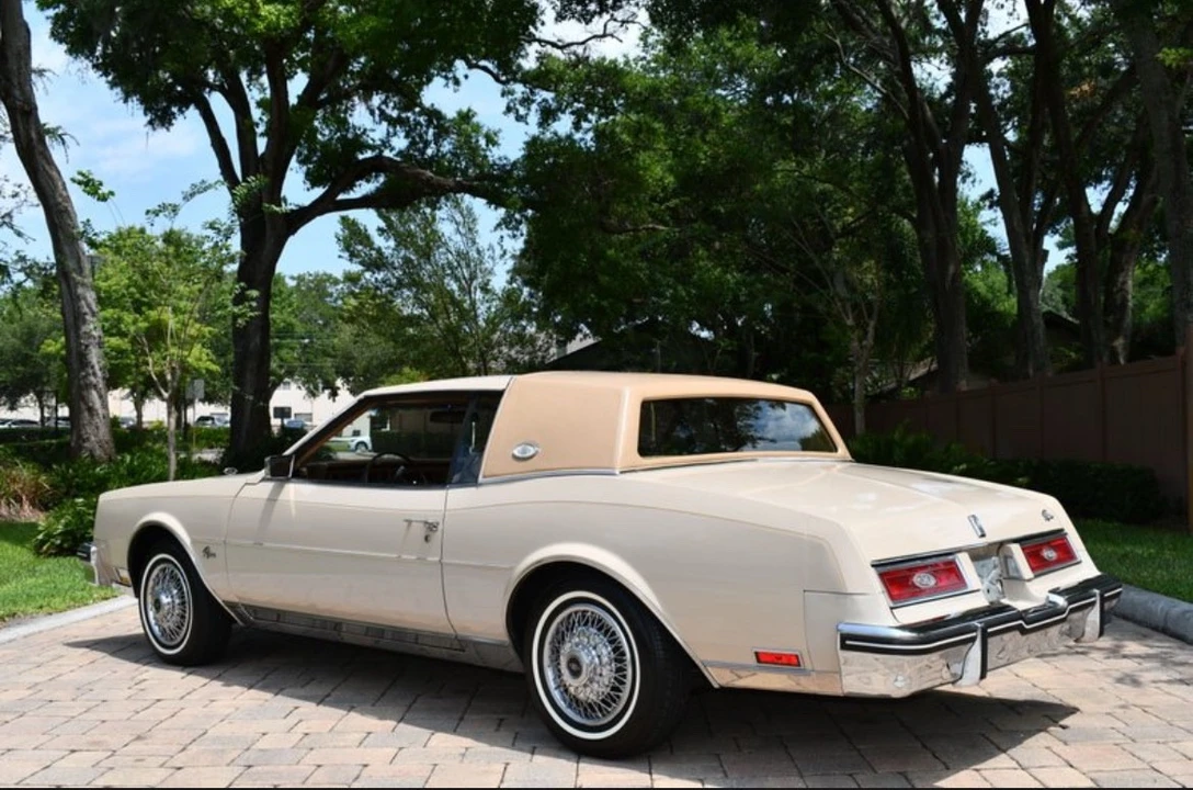 1982 Buick Riviera 4th-7th Gen - Image 4 of 16