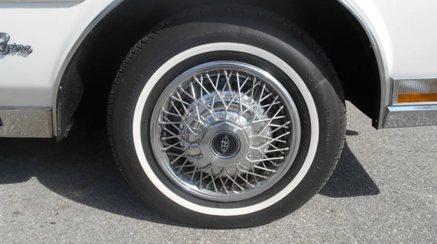 1982 Buick Riviera 4th-7th Gen - Image 9 of 12