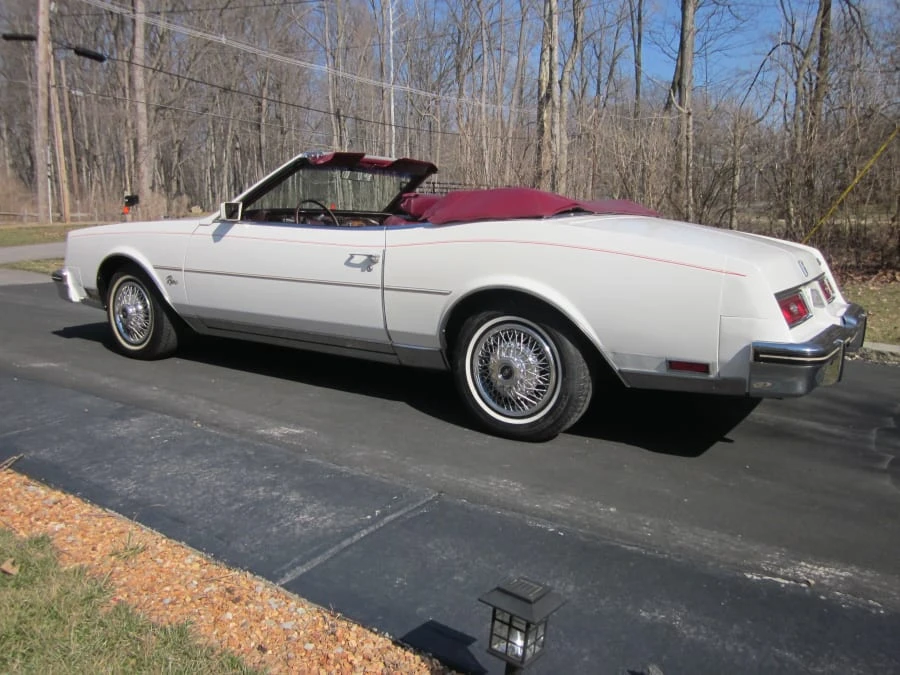 1982 Buick Riviera 4th-7th Gen - Image 2 of 8