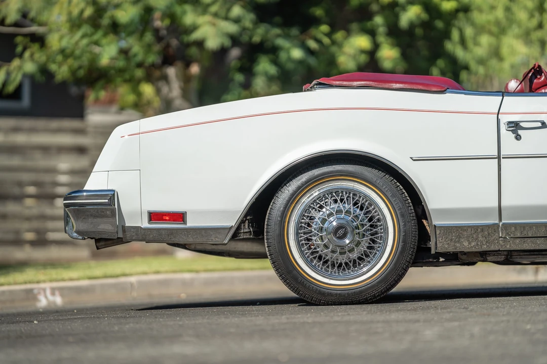 1982 Buick Riviera 4th-7th Gen - Image 25 of 31