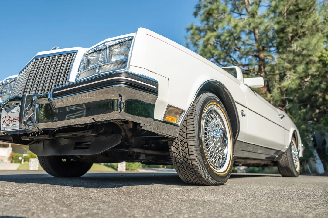 1982 Buick Riviera 4th-7th Gen - Image 20 of 31