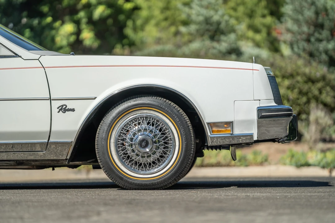 1982 Buick Riviera 4th-7th Gen - Image 26 of 31