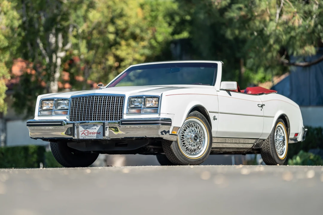 1982 Buick Riviera 4th-7th Gen - Image 2 of 31