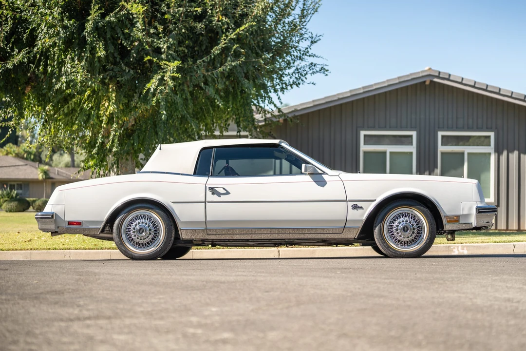 1982 Buick Riviera 4th-7th Gen - Image 13 of 31