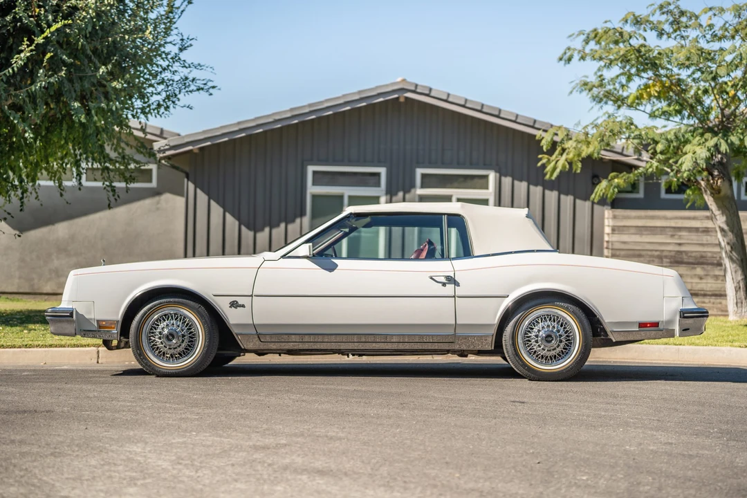 1982 Buick Riviera 4th-7th Gen - Image 17 of 31