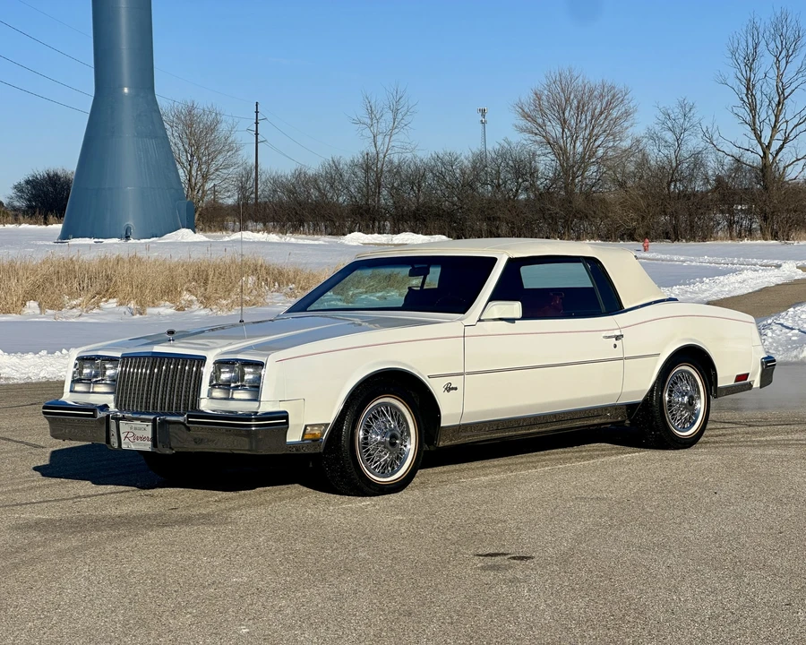 1982 Buick Riviera 4th-7th Gen - Image 9 of 31