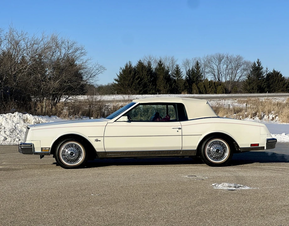 1982 Buick Riviera 4th-7th Gen - Image 10 of 31