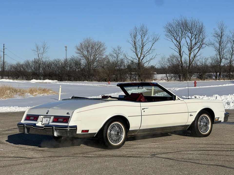 1982 Buick Riviera 4th-7th Gen - Image 25 of 31