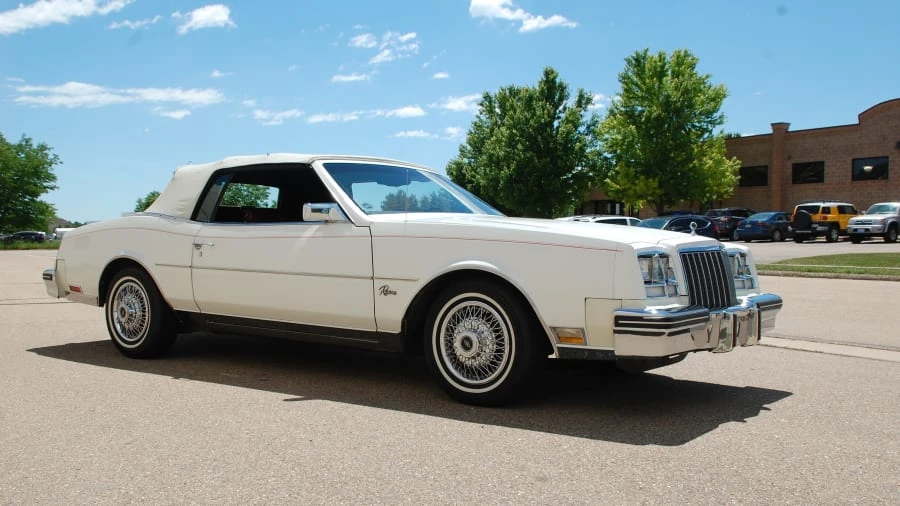 1982 Buick Riviera 4th-7th Gen - Image 9 of 12