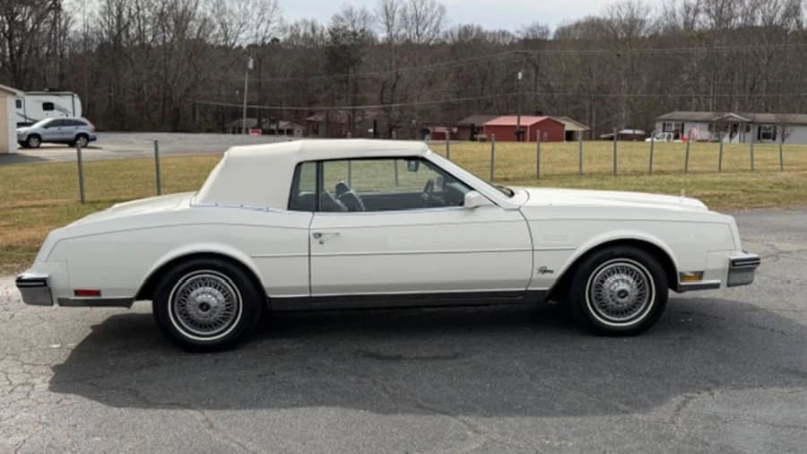 1982 Buick Riviera 4th-7th Gen - Image 2 of 26
