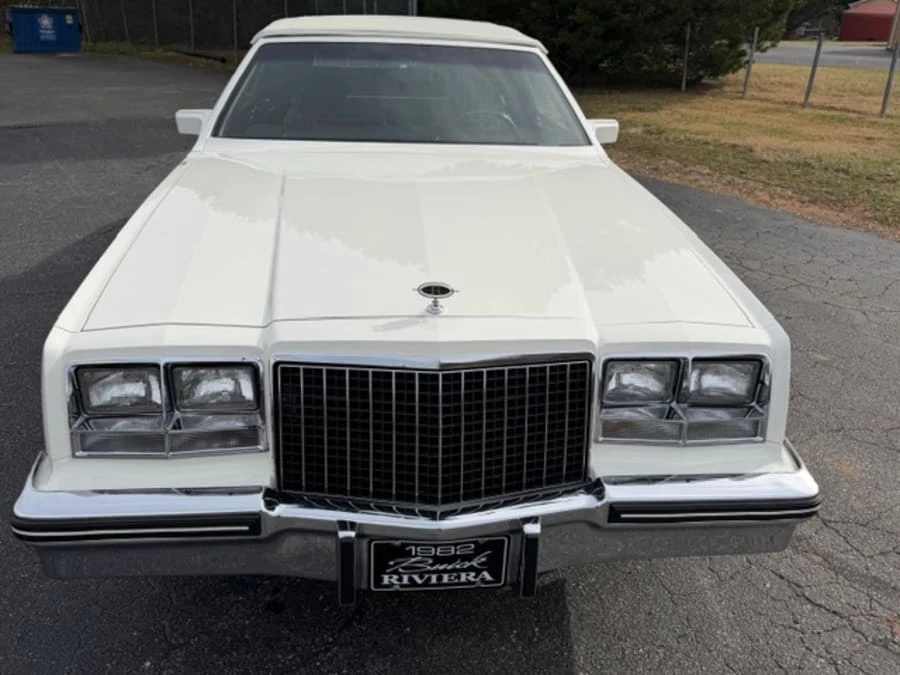 1982 Buick Riviera 4th-7th Gen - Image 10 of 26