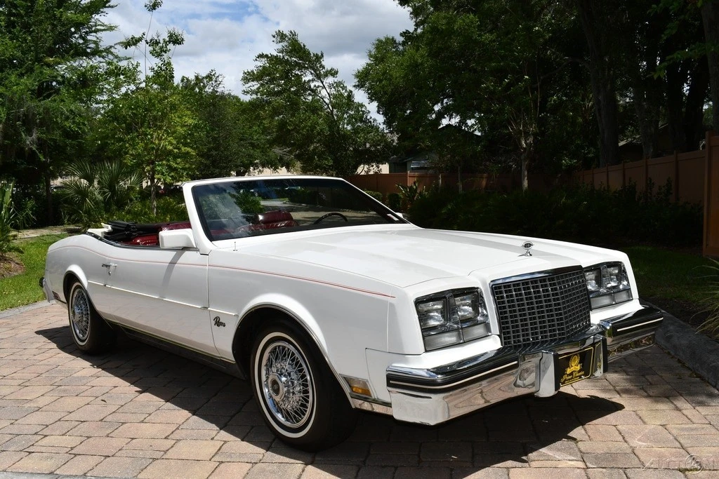 1982 Buick Riviera 4th-7th Gen - Image 2 of 24