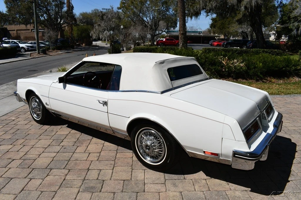 1982 Buick Riviera 4th-7th Gen - Image 22 of 24