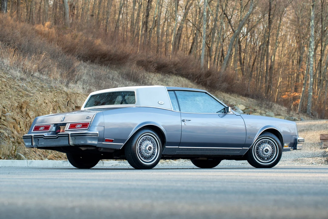 1982 Buick Riviera 4th-7th Gen - Image 8 of 31