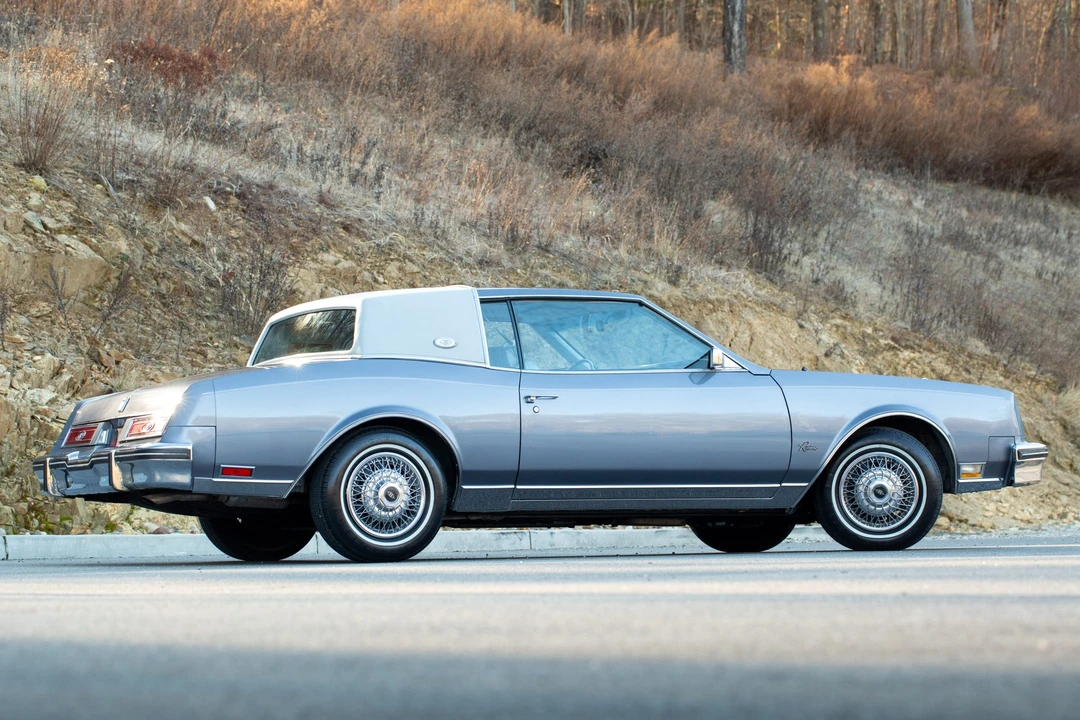 1982 Buick Riviera 4th-7th Gen - Image 9 of 31
