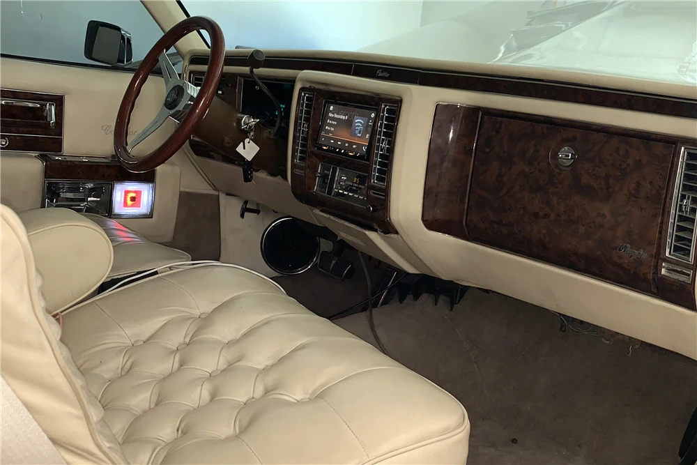 1982 Cadillac DeVille 5th Gen - Image 4 of 8