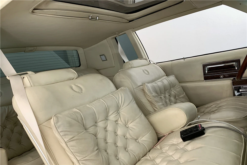 1982 Cadillac DeVille 5th Gen - Image 6 of 8