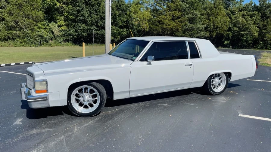 1982 Cadillac DeVille 5th Gen - Image 6 of 9