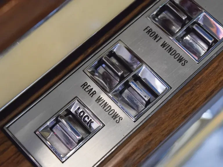 1982 Cadillac Fleetwood - Image 11 of 23