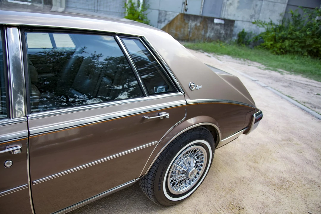 1982 Cadillac Seville - Image 27 of 31