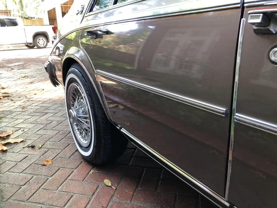 1982 Cadillac Seville - Image 24 of 31