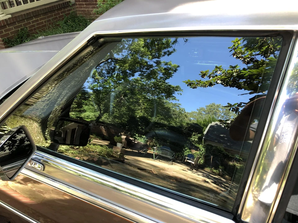 1982 Cadillac Seville - Image 28 of 31