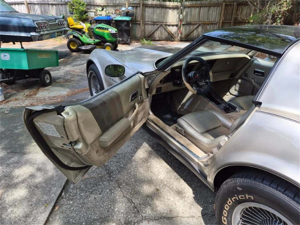 1982 Chevrolet Corvette C3 - Image 9 of 22