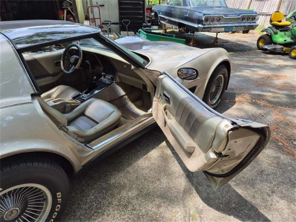 1982 Chevrolet Corvette C3 - Image 18 of 22