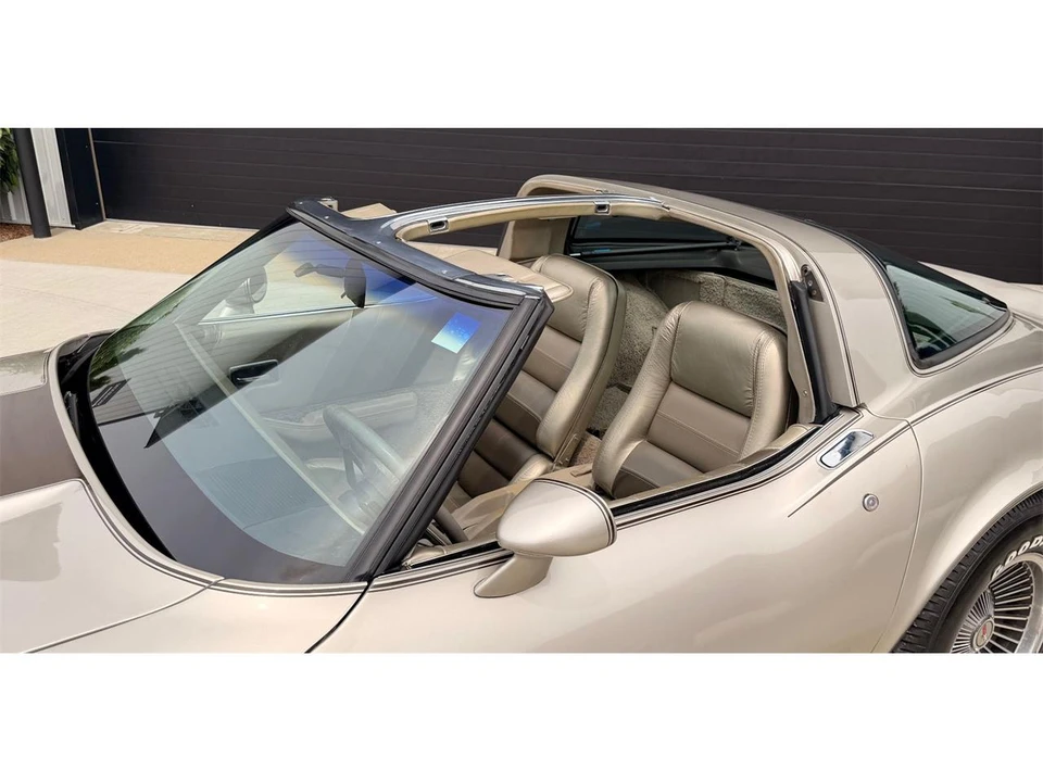 1982 Chevrolet Corvette C3 - Image 15 of 31