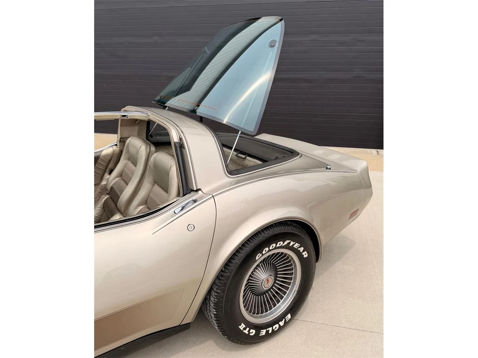 1982 Chevrolet Corvette C3 - Image 28 of 31