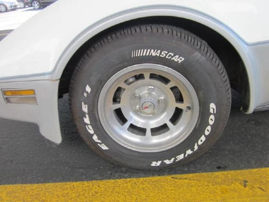 1982 Chevrolet Corvette C3 - Image 6 of 10