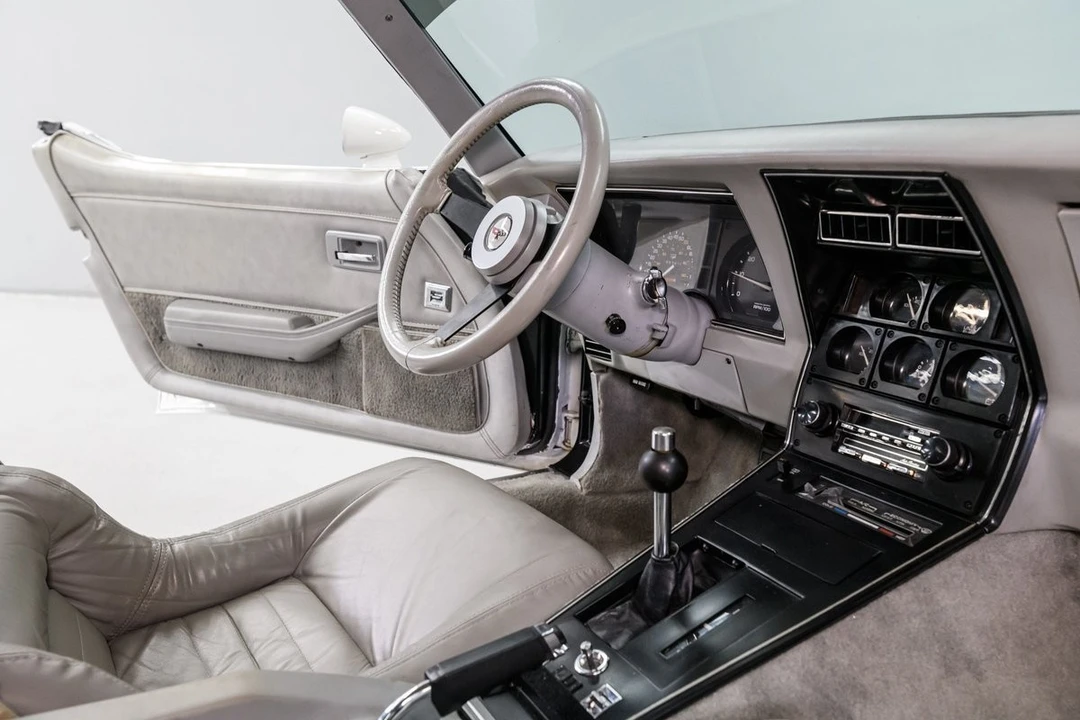 1982 Chevrolet Corvette C3 - Image 15 of 31