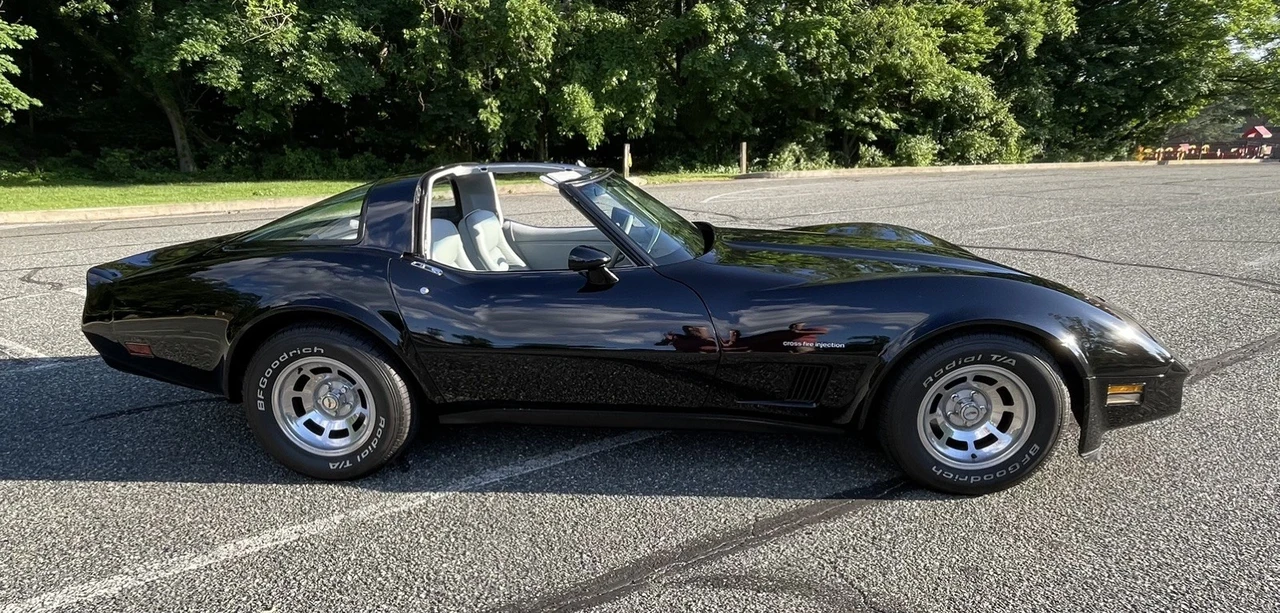 1982 Chevrolet Corvette - Image 2 of 31