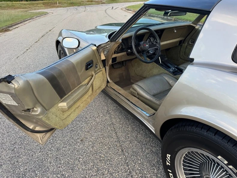 1982 Chevrolet Corvette C3 - Image 13 of 19