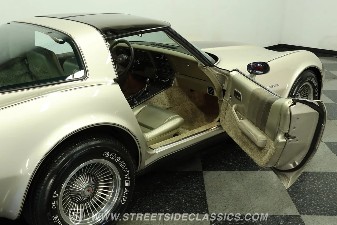 1982 Chevrolet Corvette C3 - Image 15 of 25