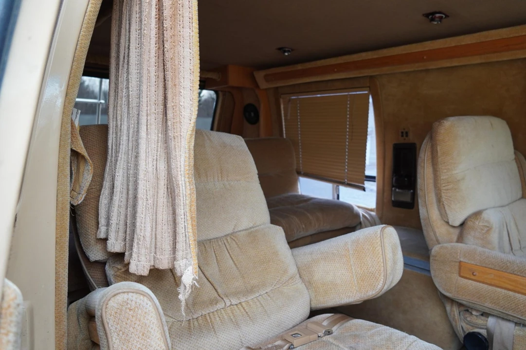 1982 Chevrolet G-Series Van - Image 5 of 9
