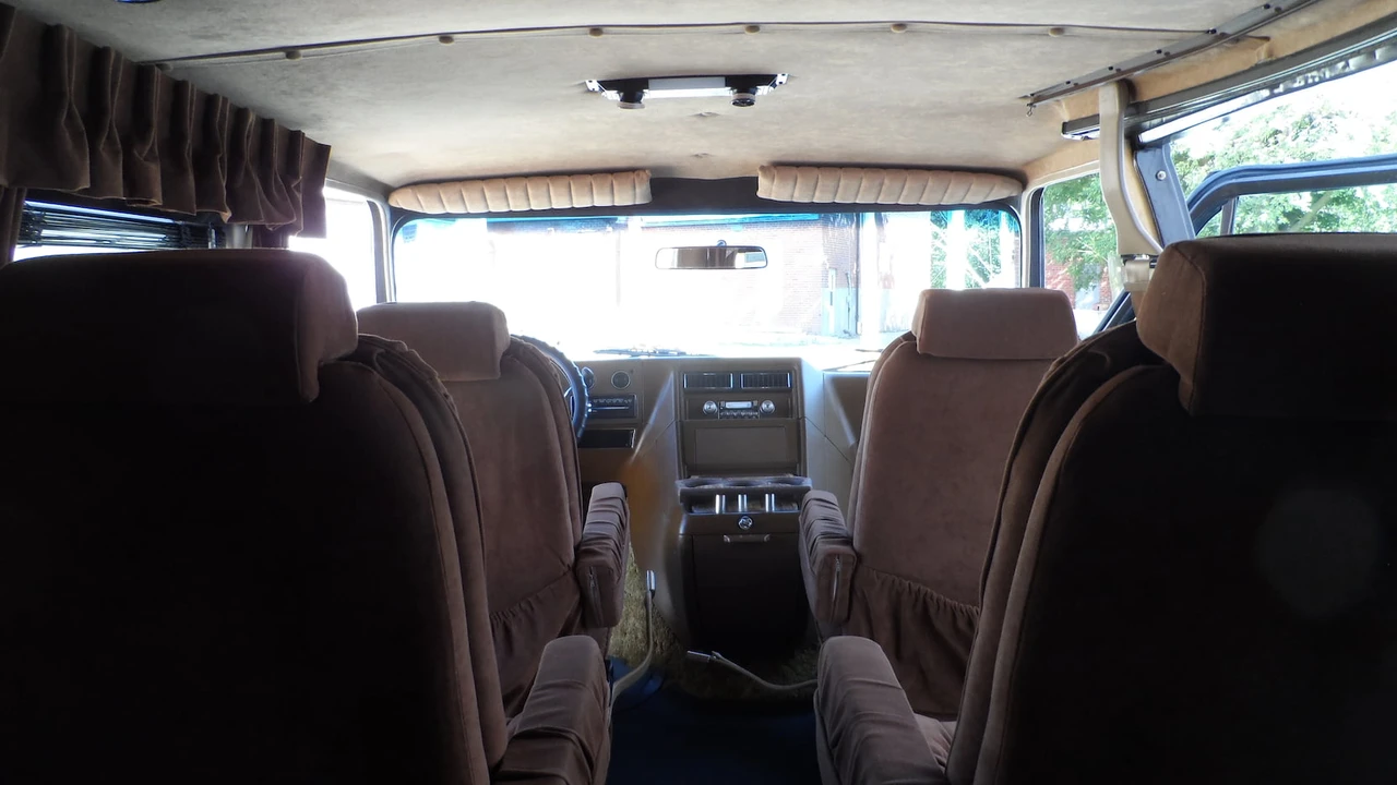1982 Chevrolet G-Series Van - Image 6 of 22