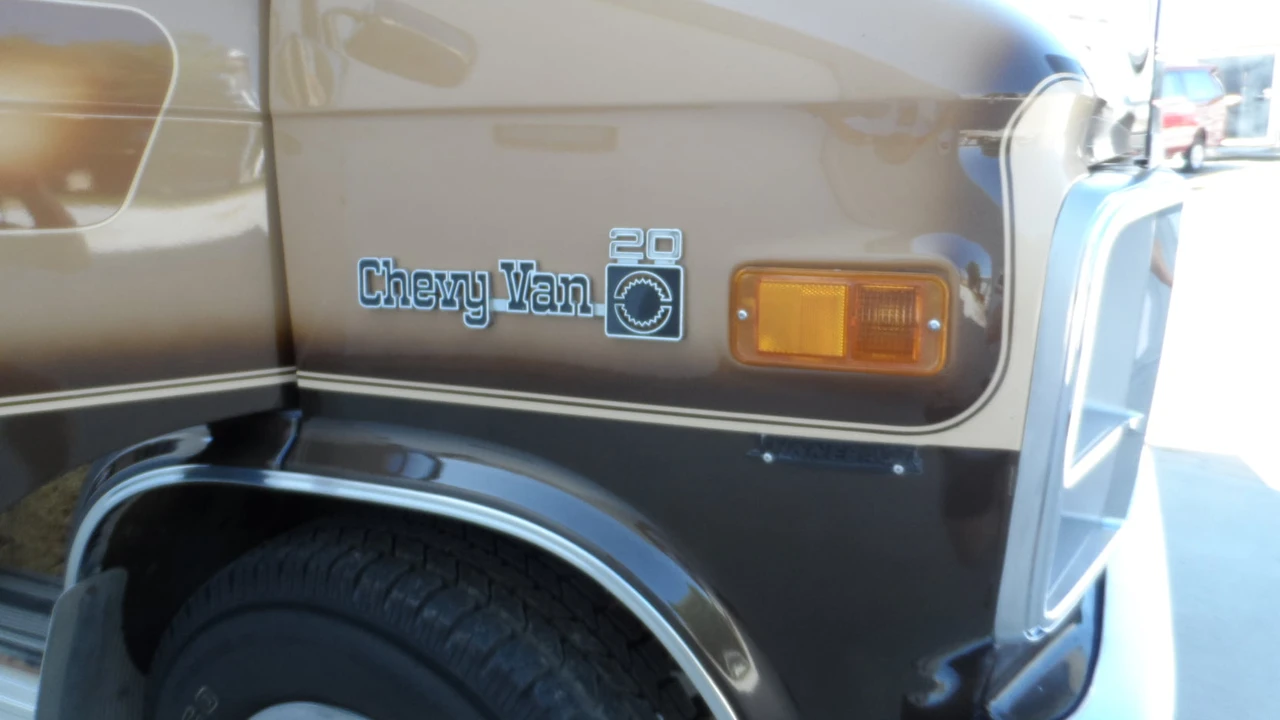 1982 Chevrolet G-Series Van - Image 18 of 22
