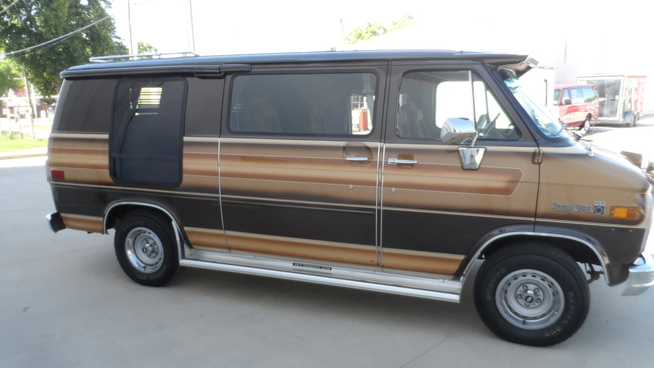1982 Chevrolet G-Series Van - Image 20 of 22