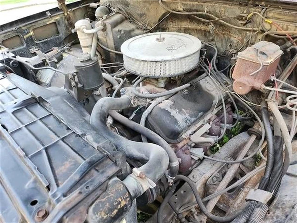 1982 Chevrolet Silverado - Image 2 of 10
