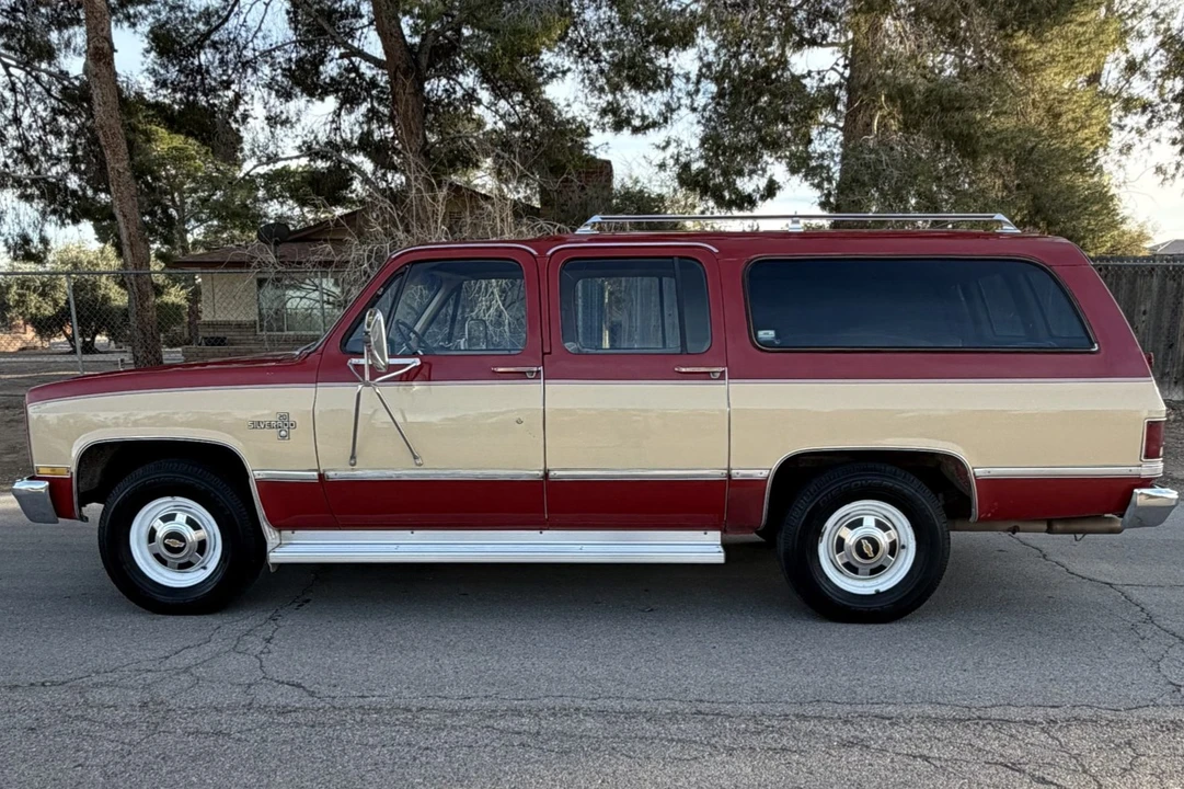 1982 Chevrolet Suburban 7th Gen - Image 3 of 8