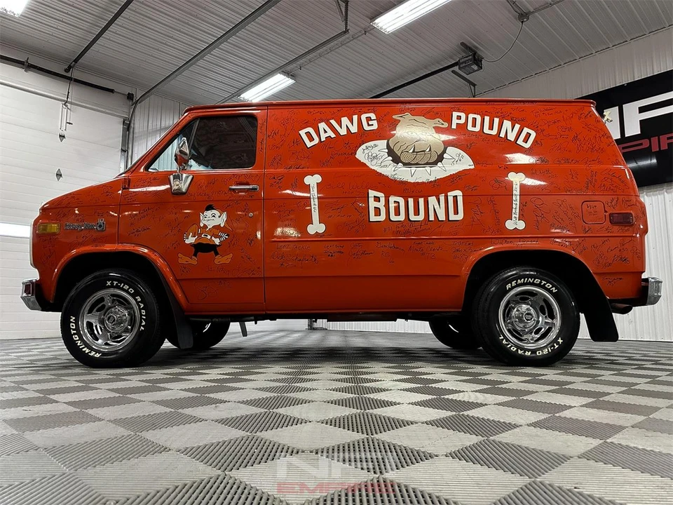 1982 Chevrolet G-Series Van - Image 11 of 31
