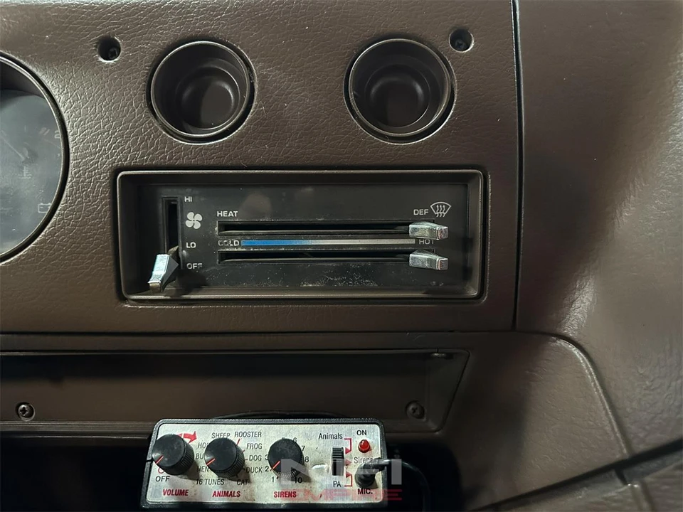 1982 Chevrolet G-Series Van - Image 27 of 31