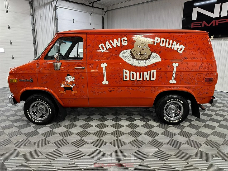 1982 Chevrolet G-Series Van - Image 2 of 31