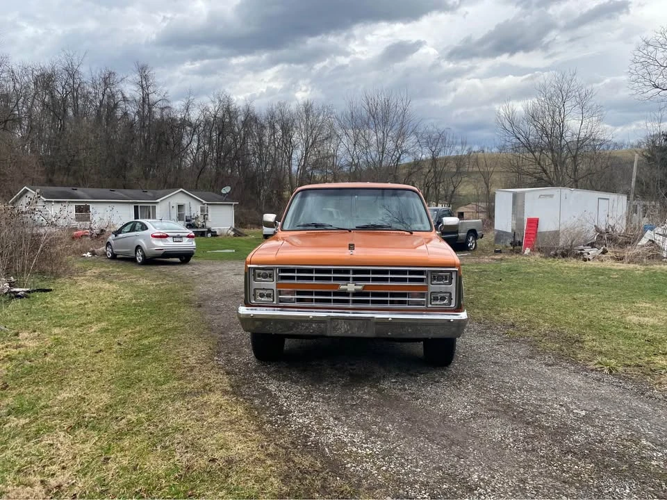 1982 Chevrolet Suburban 7th Gen - Image 9 of 11