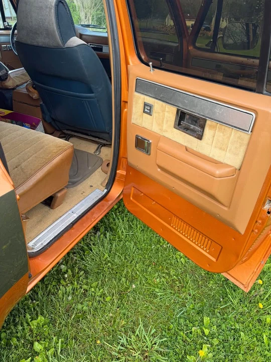 1982 Chevrolet Suburban 7th Gen - Image 4 of 11