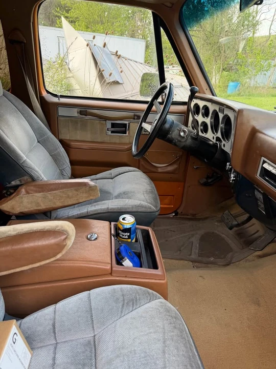1982 Chevrolet Suburban 7th Gen - Image 6 of 11
